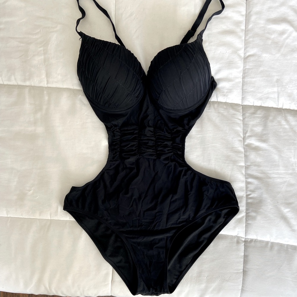 PoeM Collection: Black Cut-Out one-piece Swimsuit